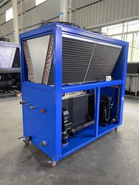 เครื่องเย็นที่ประหยัดพลังงานที่ไม่เป็นอันตรายต่อสิ่งแวดล้อม 20kw ระบบเย็นท่อทองแดงทั้งหมด เครื่องเย็นสิ่งแวดล้อม 8HP