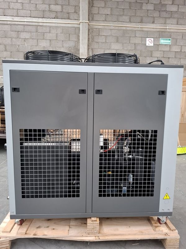 เครื่องทําความเย็นน้ําอุตสาหกรรม 5HP การประมวลผลพลาสติก เครื่องทําความเย็นด้วยอากาศ 5RT สําหรับเครื่องทําความเย็นสารเคมียา เครื่องทําความเย็นหลอดทองแดง