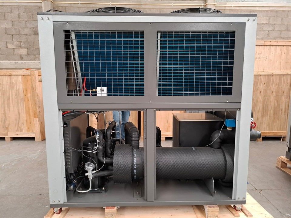 เครื่องทําความเย็นน้ําอุตสาหกรรม 5HP การประมวลผลพลาสติก เครื่องทําความเย็นด้วยอากาศ 5RT สําหรับเครื่องทําความเย็นสารเคมียา เครื่องทําความเย็นหลอดทองแดง