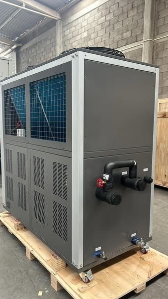 เครื่องทำความเย็นแบบระบายความร้อนด้วยอากาศ 8HP พร้อมคอมเพรสเซอร์แบบ Scroll และระบบทำความเย็นเพื่อความเย็นสบาย